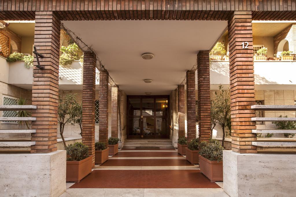 Un Attimo A Roma B&B Exterior photo